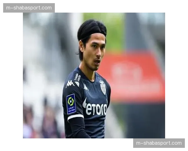 南野拓实左膝前十字韧带断裂恢复中，现身主场观战获球迷支持